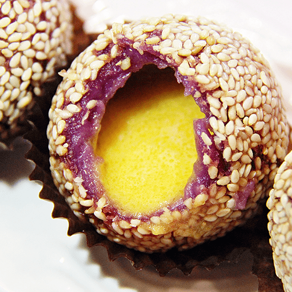 紫薯流沙球Sesame Ball with Salted Egg Yolk & Custard Lava